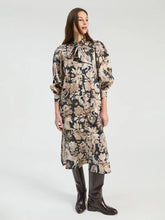 Cargar imagen en el visor de la galería, VESTIDO MIDI CABALLO NEGRO Y BEIGE
