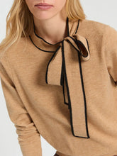 Cargar imagen en el visor de la galería, JERSEY NEGRO Y BEIGE LAZO
