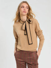 Cargar imagen en el visor de la galería, JERSEY NEGRO Y BEIGE LAZO
