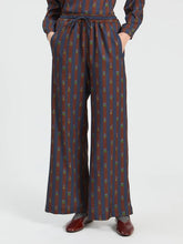 Cargar imagen en el visor de la galería, PANTALÓN RAYAS FLOR INDIA
