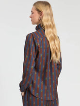 Cargar imagen en el visor de la galería, CAMISA DE RAYAS FLOR INDIA
