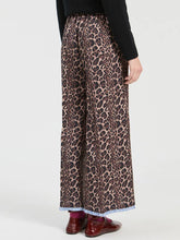 Cargar imagen en el visor de la galería, PANTALÓN MINI LEOPARDO Y RAYAS
