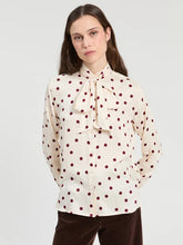 Cargar imagen en el visor de la galería, CAMISA BLANCA LUNARES ROJOS
