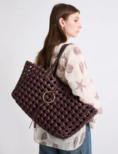 Cargar imagen en el visor de la galería, Bolso shopper grande trenzado - MARRON OSCURO
