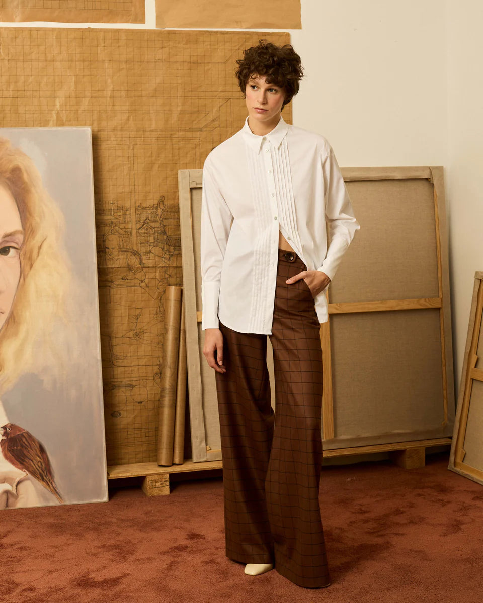 Camisa blanca con jaretas