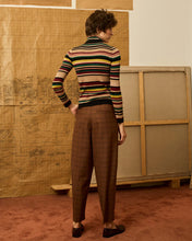 Cargar imagen en el visor de la galería, Pantalón carrot marrón de cuadros
