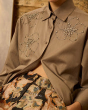 Cargar imagen en el visor de la galería, Camisa topo bordado pedrería
