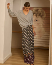 Cargar imagen en el visor de la galería, Jersey doble pico gris
