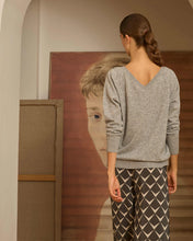 Cargar imagen en el visor de la galería, Jersey doble pico gris
