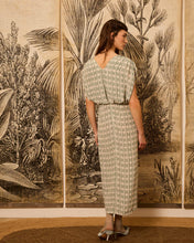 Cargar imagen en el visor de la galería, Vestido midi granos café celeste
