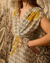 Cargar imagen en el visor de la galería, Vestido midi granos café celeste
