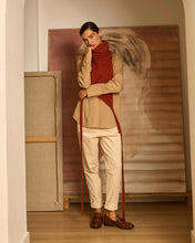 Cargar imagen en el visor de la galería, Camisa camel con jaretas
