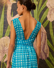 Cargar imagen en el visor de la galería, Vestido halter de cuadros azul
