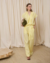 Cargar imagen en el visor de la galería, Pantalón de popelín amarillo
