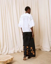 Cargar imagen en el visor de la galería, Camisa de popelín blanca

