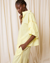 Cargar imagen en el visor de la galería, Camisa de popelín amarilla
