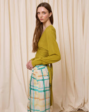 Cargar imagen en el visor de la galería, Chaqueta con lazada pistacho
