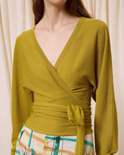Cargar imagen en el visor de la galería, Chaqueta con lazada pistacho
