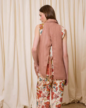 Cargar imagen en el visor de la galería, Chaleco lino rosa
