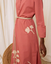 Cargar imagen en el visor de la galería, Vestido camisero con cuerda coral
