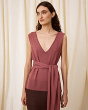 Cargar imagen en el visor de la galería, Top de punto con lazo ciruela
