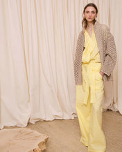 Cargar imagen en el visor de la galería, Cazadora piel crudo
