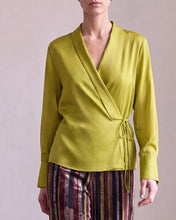 Cargar imagen en el visor de la galería, Blusa cruzada verde
