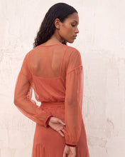 Cargar imagen en el visor de la galería, Blusa de tul bordada coral
