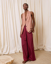 Cargar imagen en el visor de la galería, Chaleco lino rosa
