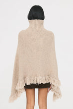 Cargar imagen en el visor de la galería, Poncho Rob beige
