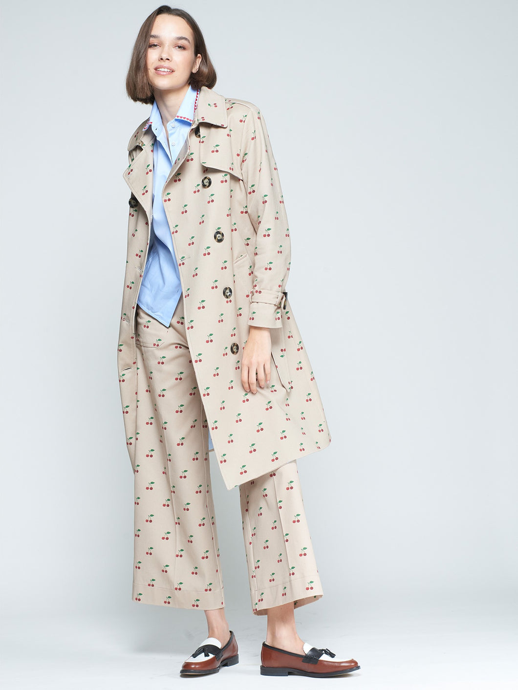 GABARDINA ESTAMPADO CEREZAS