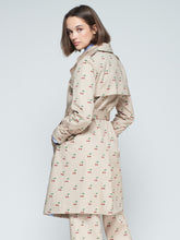 Cargar imagen en el visor de la galería, GABARDINA ESTAMPADO CEREZAS

