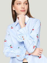 Cargar imagen en el visor de la galería, CAMISA CELESTE BORDADO CEREZA

