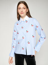 Cargar imagen en el visor de la galería, CAMISA CELESTE BORDADO CEREZA
