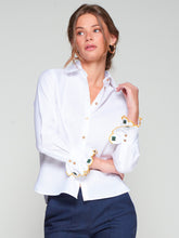 Cargar imagen en el visor de la galería, CAMISA BLANCA BORDADA CON ONDAS Y TRÉBOLES
