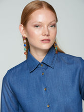 Cargar imagen en el visor de la galería, CAMISA DENIM CON BORDADO ONDAS Y FRASE
