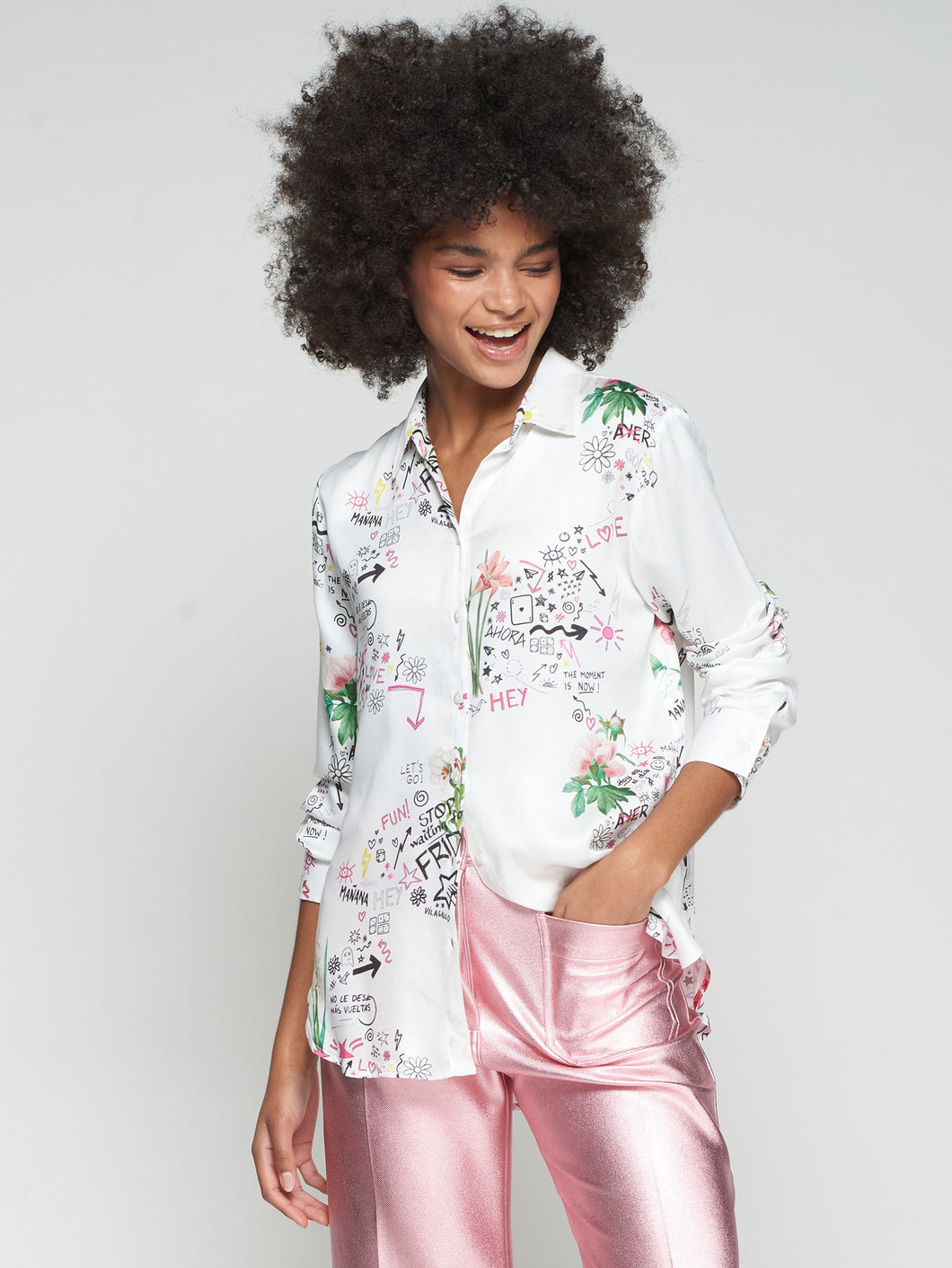 CAMISA ESTAMPADO FLORES Y GRAFFITI