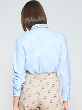 Cargar imagen en el visor de la galería, CAMISA ISA EMB AZUL TWILL
