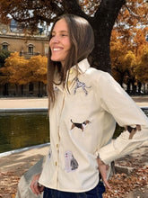 Cargar imagen en el visor de la galería, CAMISA ISA EMB MICROPANA CRUDO
