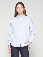 Cargar imagen en el visor de la galería, CAMISA MIKAELA BLANCO RAYA AZUL ELASTICA
