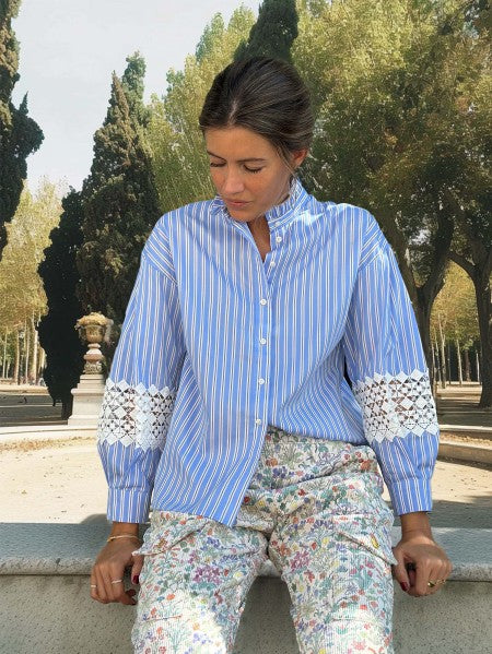 CAMISA NATALIE RAYA AZUL PERFIL MARRON