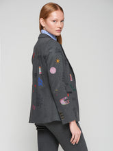 Cargar imagen en el visor de la galería, CHAQUETA HELEN GRAFFITI GRIS ESTRUCTURA
