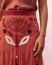 Cargar imagen en el visor de la galería, Falda de tul bordada coral
