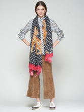 Cargar imagen en el visor de la galería, FOULARD LEOPARDOS Y ESTRELLAS
