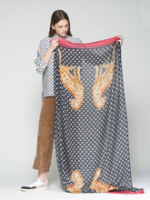 Cargar imagen en el visor de la galería, FOULARD LEOPARDOS Y ESTRELLAS
