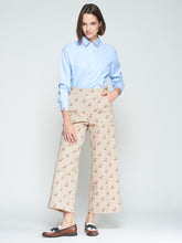 Cargar imagen en el visor de la galería, PANTALON BEIGE ESTAMPADO CEREZAS
