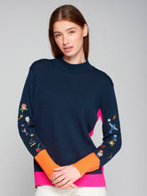 Cargar imagen en el visor de la galería, PUNTO TURTLENECK BORDADO NAVY &amp; ROSA NARANJA
