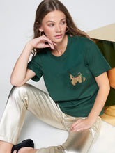Cargar imagen en el visor de la galería, CAMISETA VERDE PERRO PEDRERÍA
