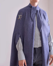 Cargar imagen en el visor de la galería, Capa de alpaca azul
