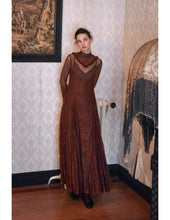 Cargar imagen en el visor de la galería, VESTIDO AZALEA MARRON
